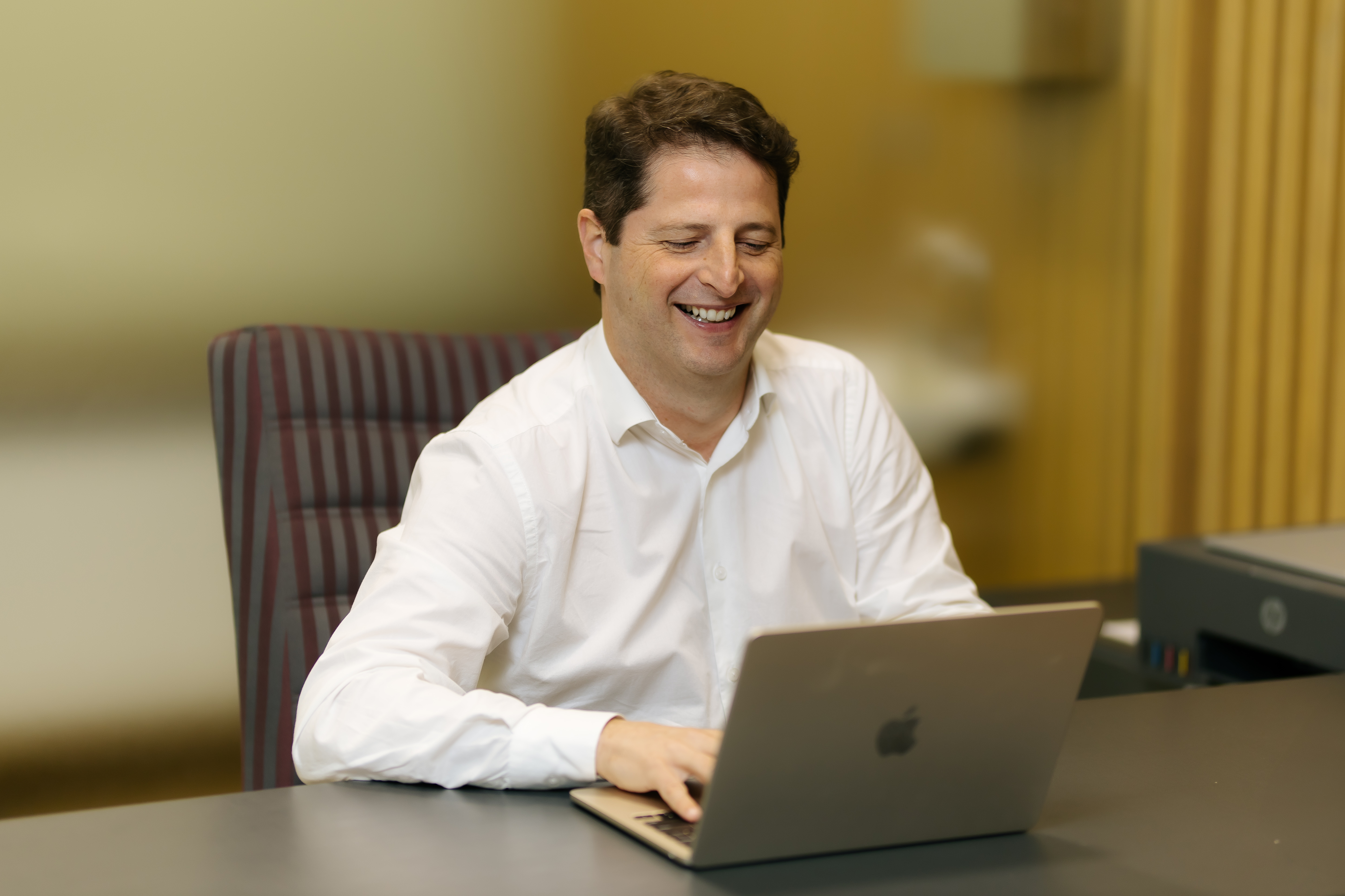 Dr. Fabrício no consultório